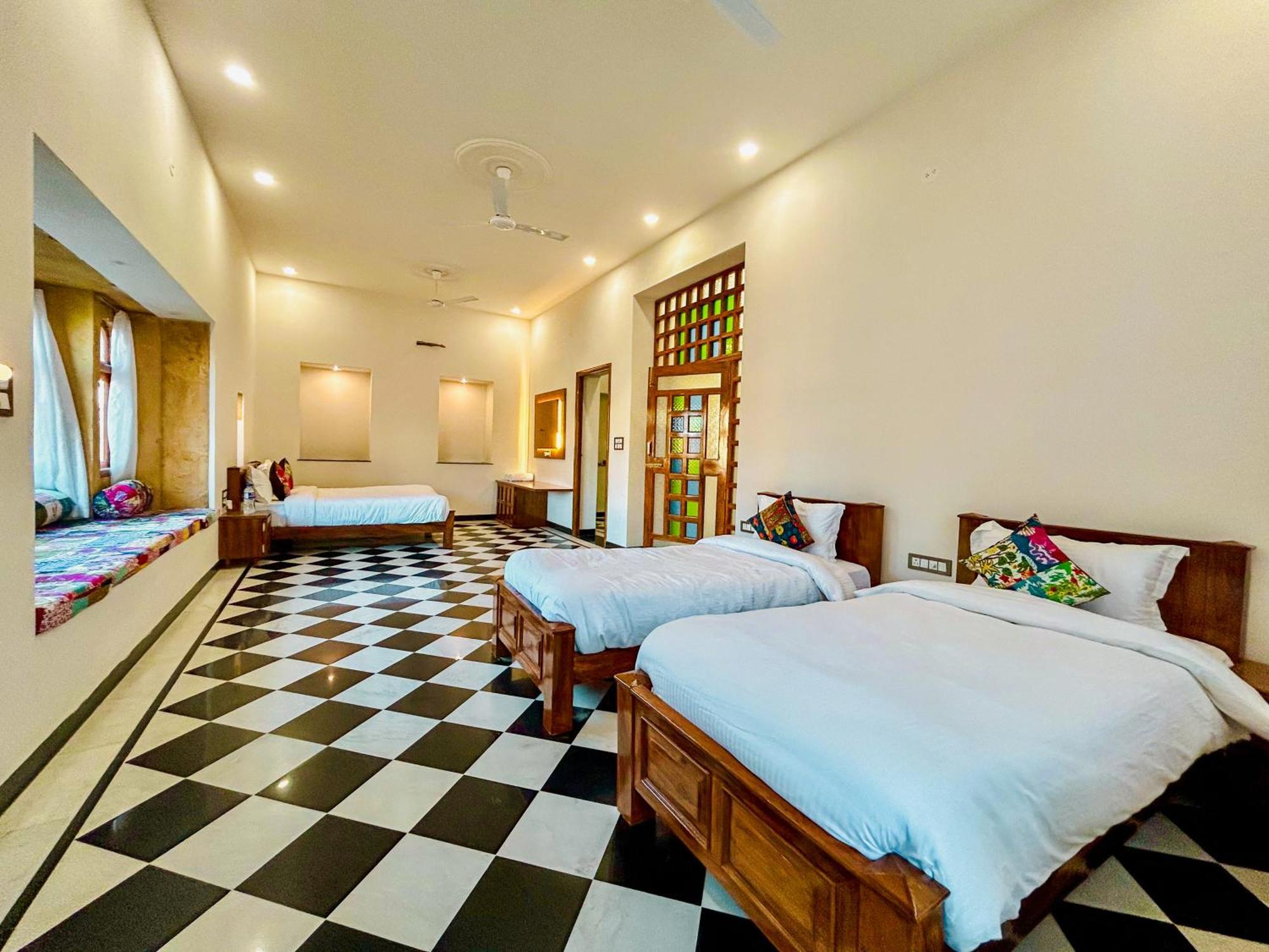 Hotel Vasudev Niwas Джайсалмер Екстериор снимка