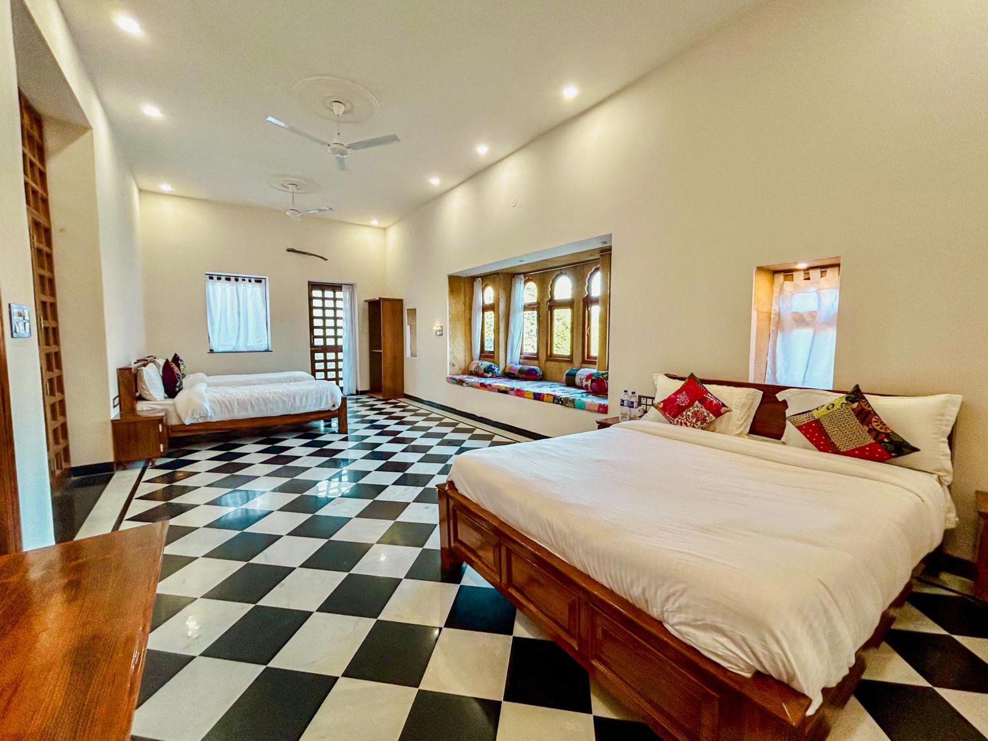 Hotel Vasudev Niwas Джайсалмер Екстериор снимка