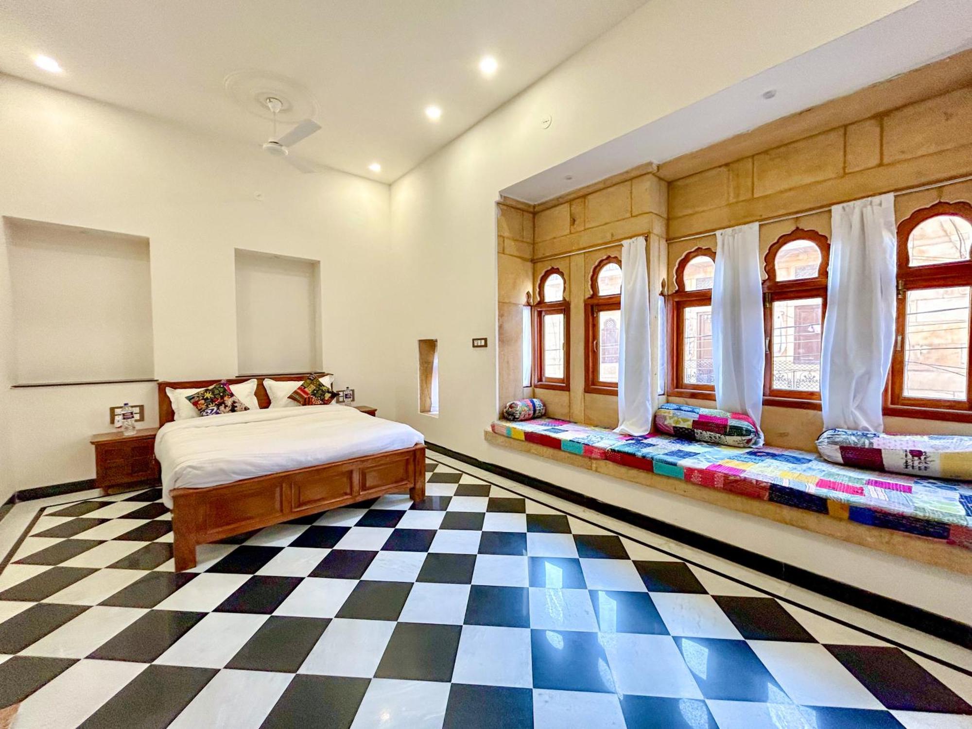 Hotel Vasudev Niwas Джайсалмер Екстериор снимка