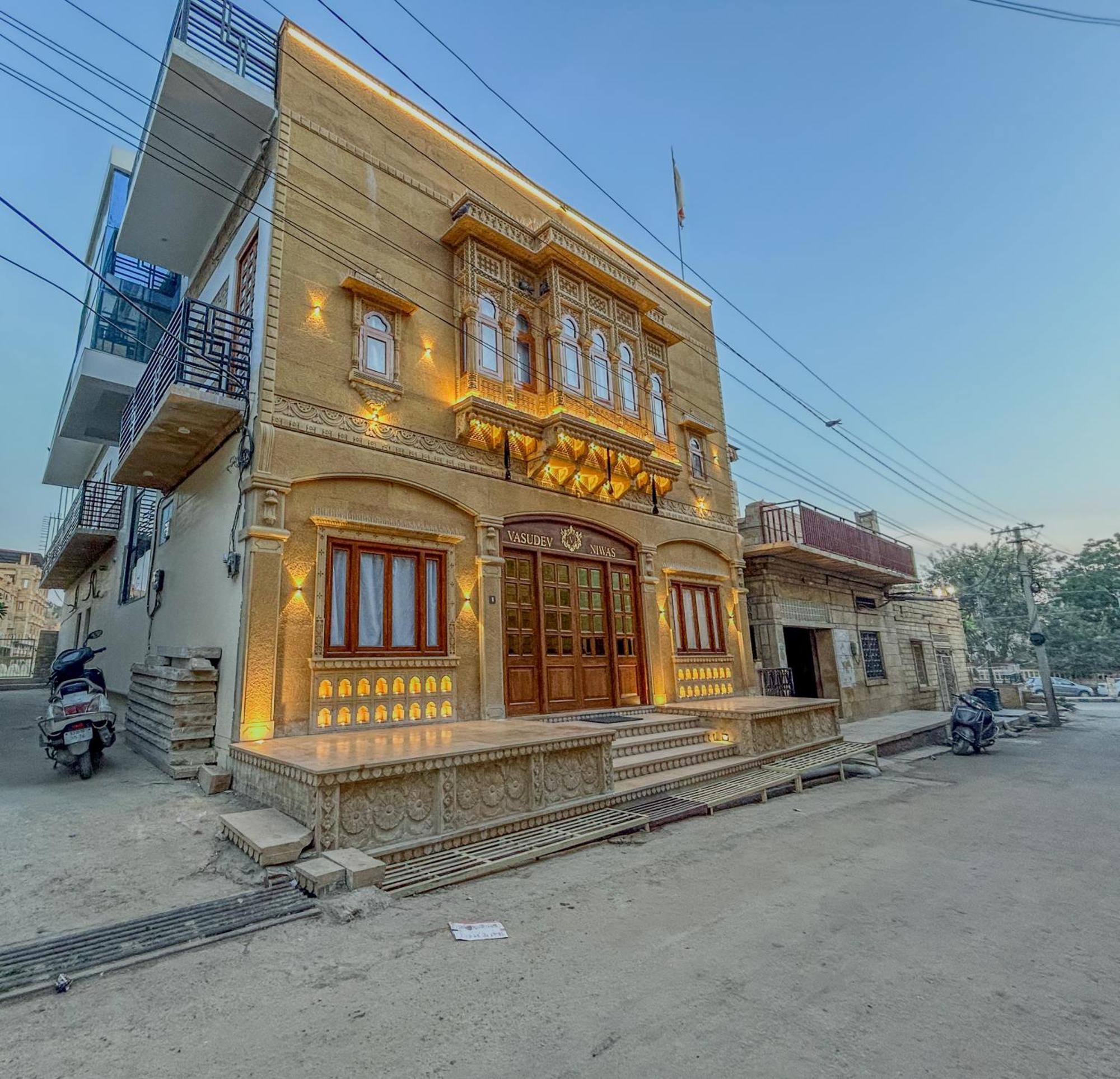 Hotel Vasudev Niwas Джайсалмер Екстериор снимка